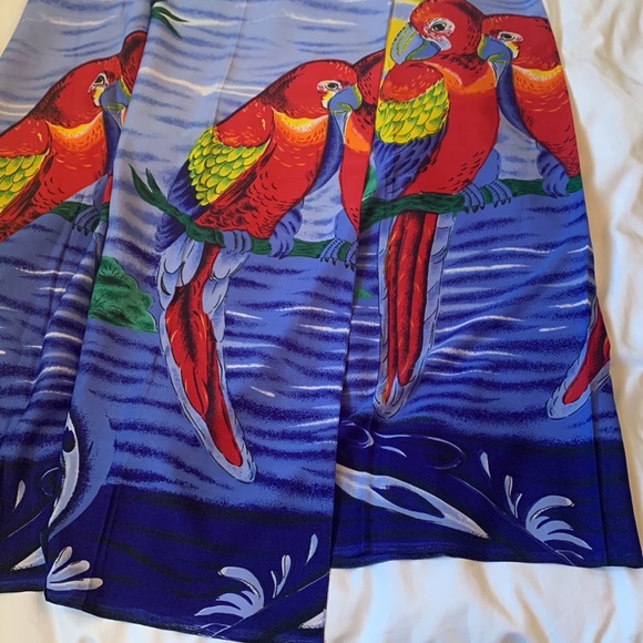 COPY - Bright lightweight swimsuit wrap/sarong w large red parrots blue water N… - Picture 4 of 4
